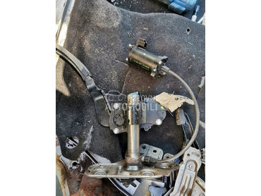 Papucica gasa za Nissan Murano