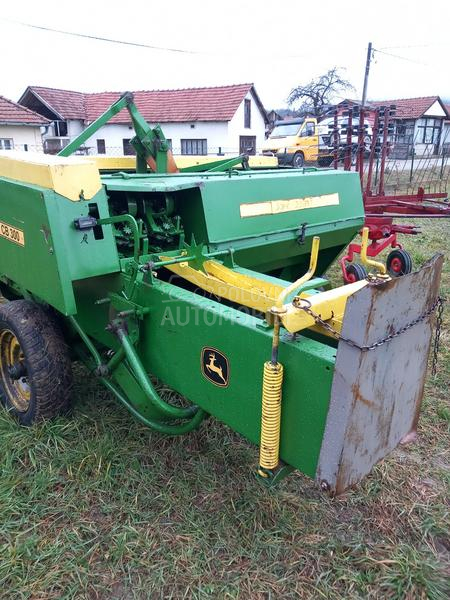 John Deere CB 300