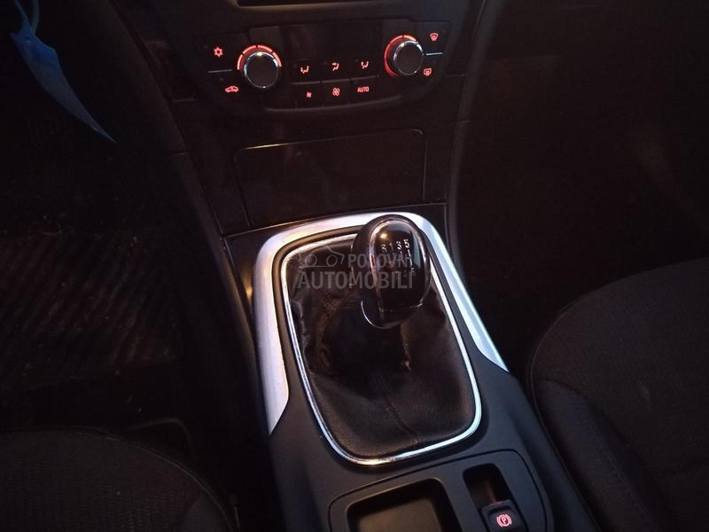 Opel Insignia 2.0d -  kompletan auto u delovima
