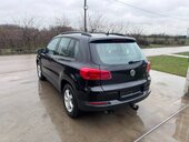 Volkswagen Tiguan led far