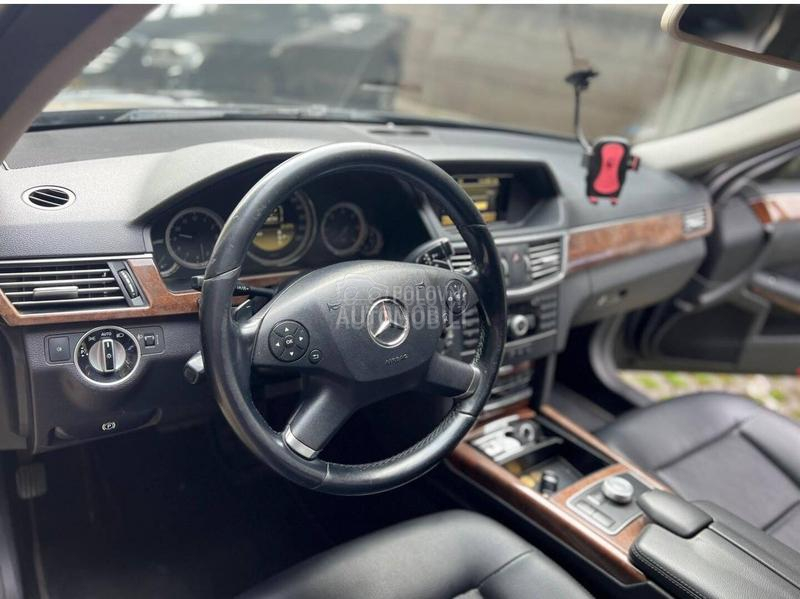 Mercedes Benz E 200 