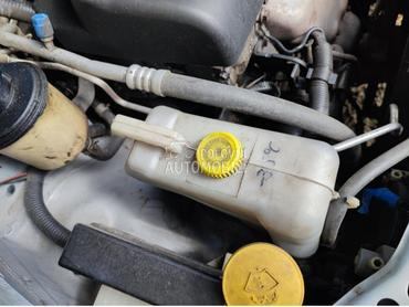 Posuda za Nissan Primera