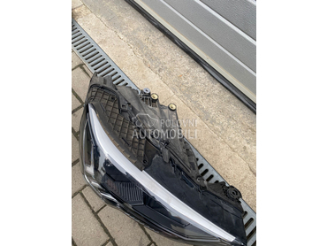 Desni far za Audi Q3 od 2019. do 2025. god.