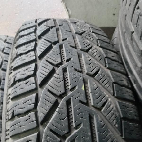 Taurus 235/65 R17 Zimska