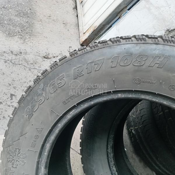 Taurus 235/65 R17 Zimska