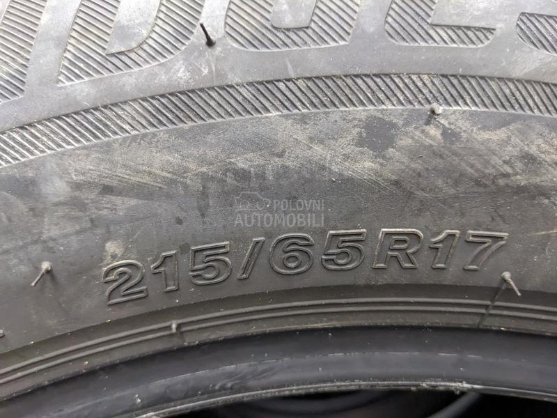 Bridgestone 215/65 R17 Zimska