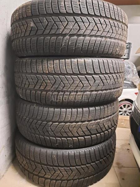 Pirelli 235/50 R19 Zimska