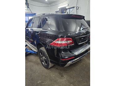 Mercedes Benz ML 250 w166 2014. god. -  kompletan auto u delovima