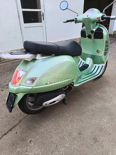 Piaggio Vespa GT200
