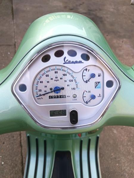 Piaggio Vespa GT200