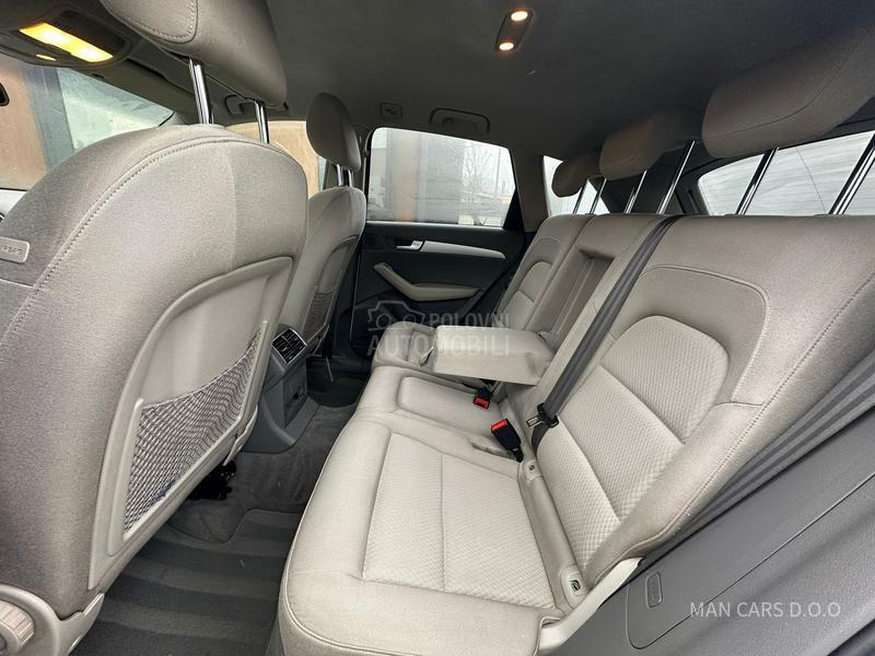 Audi Q5 2.0tdi/auto/4x4 NAVY