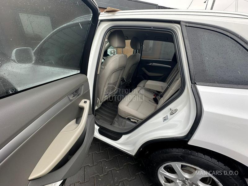 Audi Q5 2.0tdi/auto/4x4 NAVY