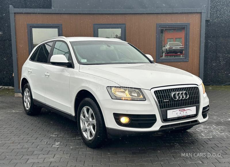 Audi Q5 2.0tdi/auto/4x4 NAVY