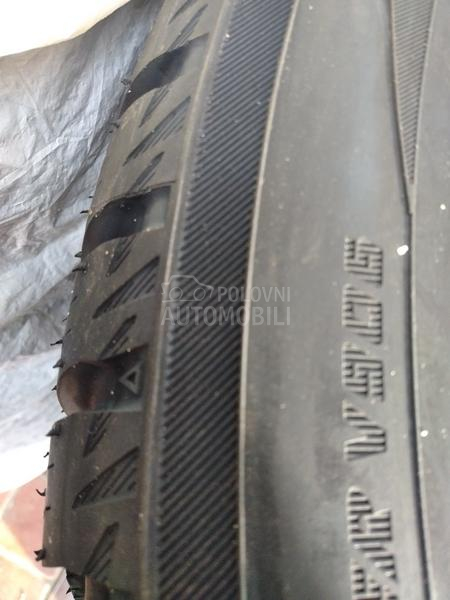 Yokohama 225/45 R18 Zimska