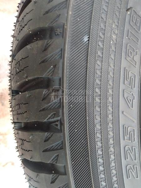 Yokohama 225/45 R18 Zimska