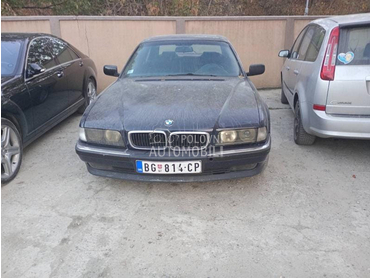 BMW 725 V12 motor iz 750