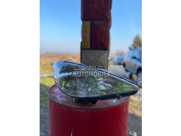 Desni far za Peugeot 407 od 2000. do 2004. god.