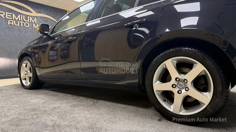 Volvo V60 //1.6 D2/KOŽA/FUL