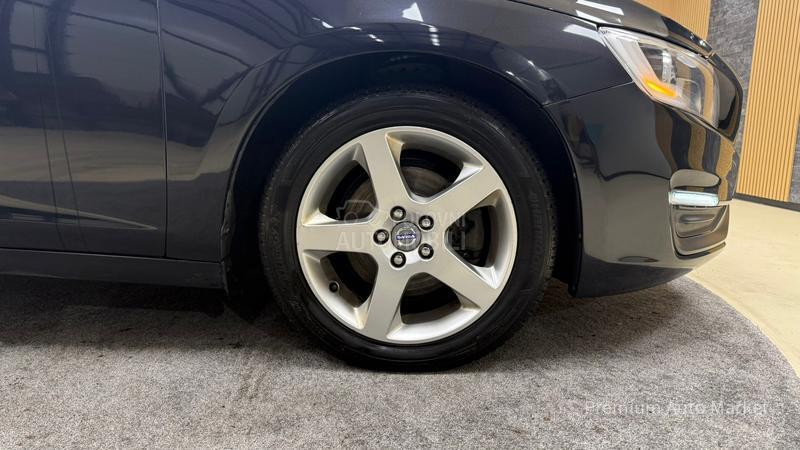 Volvo V60 //1.6 D2/KOŽA/FUL