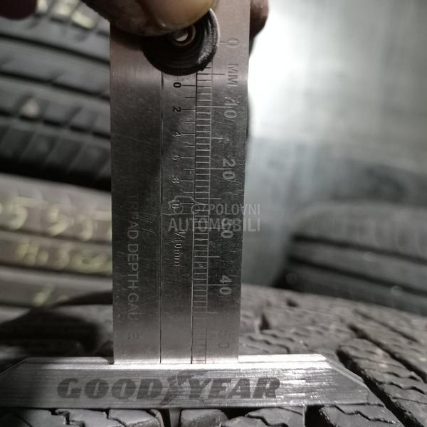 Bridgestone 215/55 R17 Zimska