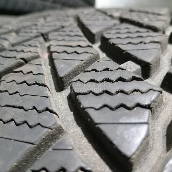 Bridgestone 215/55 R17 Zimska