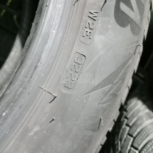 Bridgestone 215/55 R17 Zimska