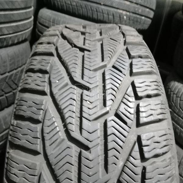 Taurus 215/60 R16 Zimska