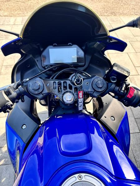 Yamaha R3