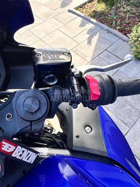 Yamaha R3
