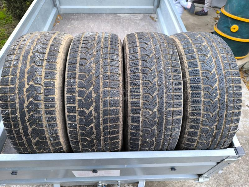 Kumho 235/55 R18 Zimska