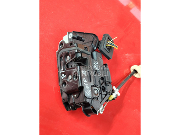 Centralna brava prednja za Volkswagen Golf 6