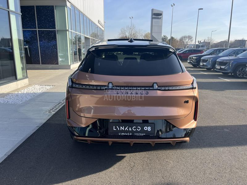 Lynk & Co 08 MORE PHEV