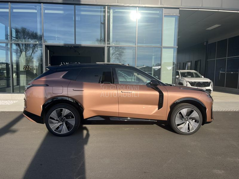 Lynk & Co 08 MORE PHEV