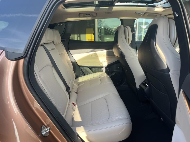 Lynk & Co 08 MORE PHEV