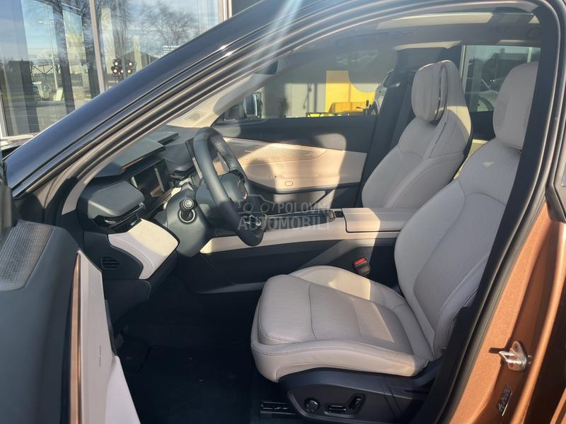 Lynk & Co 08 MORE PHEV