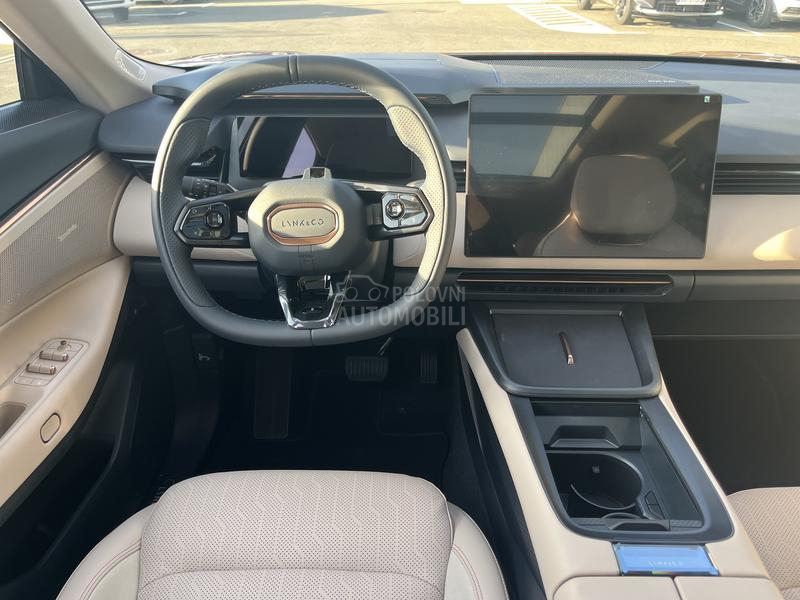 Lynk & Co 08 MORE PHEV