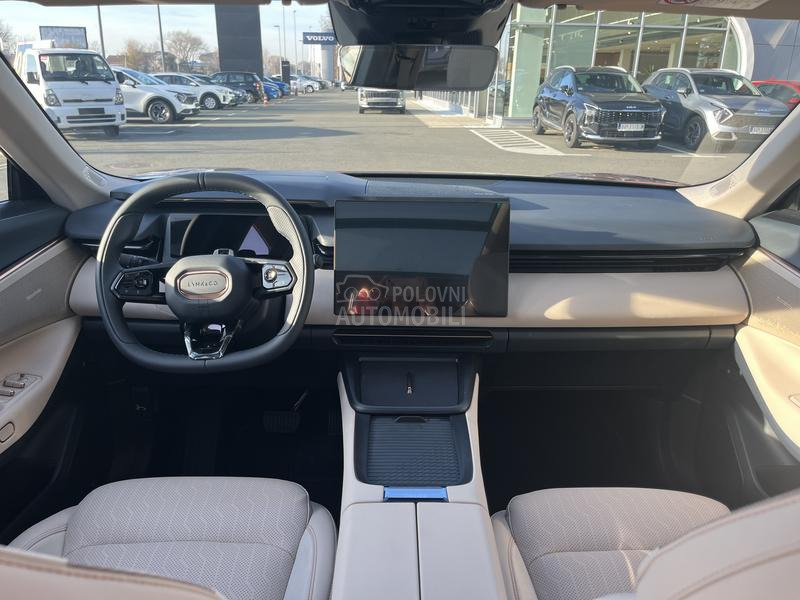 Lynk & Co 08 MORE PHEV