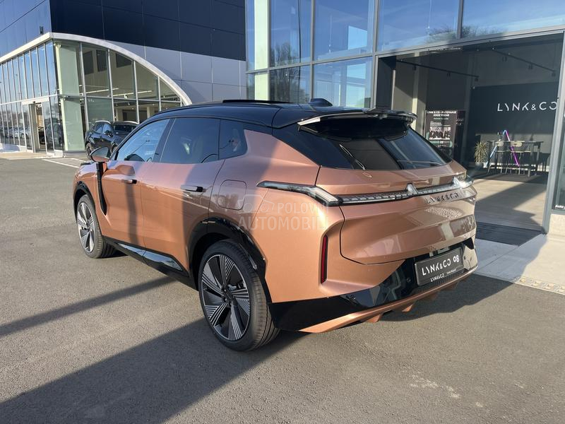 Lynk & Co 08 MORE PHEV