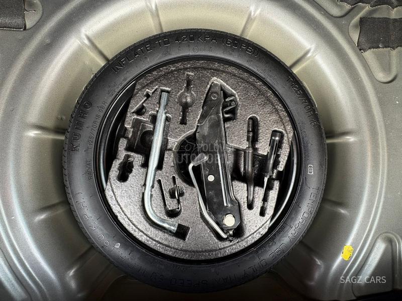 Volkswagen Golf 6 1.6 TDI HIGHLINE