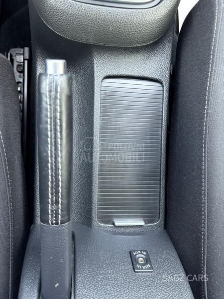 Volkswagen Golf 6 1.6 TDI HIGHLINE