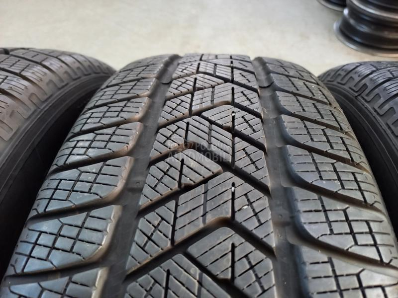 Pirelli 215/65 R17 Zimska