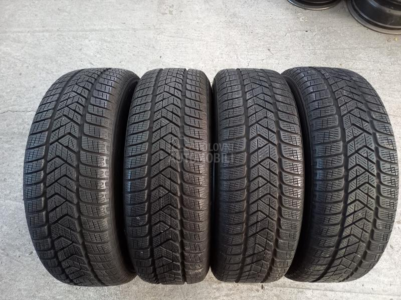 Pirelli 215/65 R17 Zimska