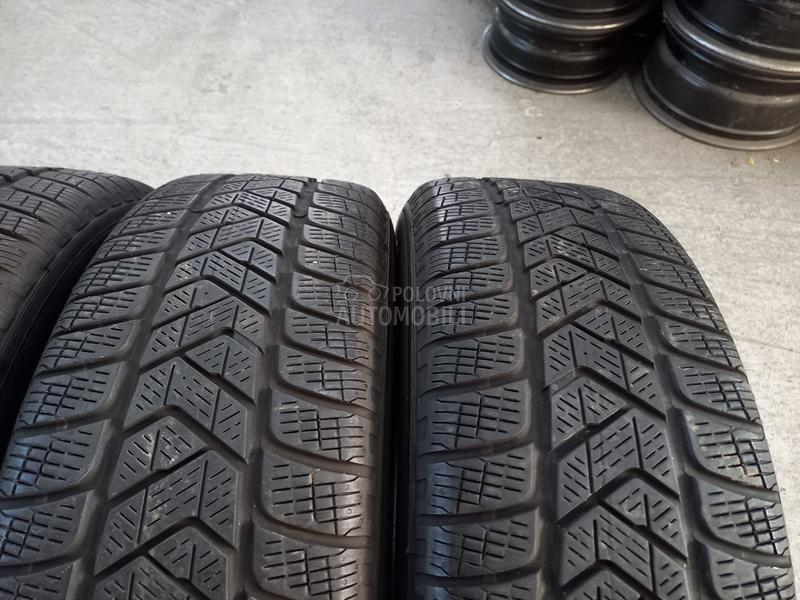 Pirelli 215/65 R17 Zimska