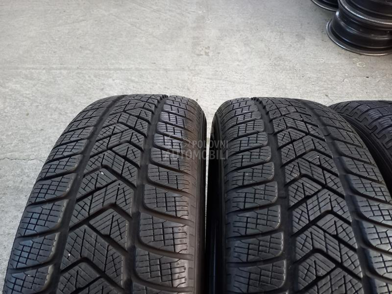 Pirelli 215/65 R17 Zimska
