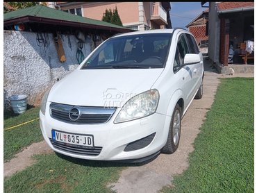 Opel Zafira bela