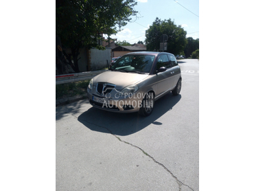 Lancia Ypsilon 1.3 multijet bicolor