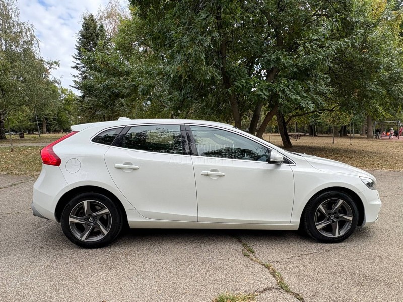 Volvo V40 r-design 2.0diz D2