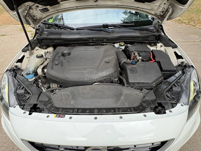 Volvo V40 r-design 2.0diz D2