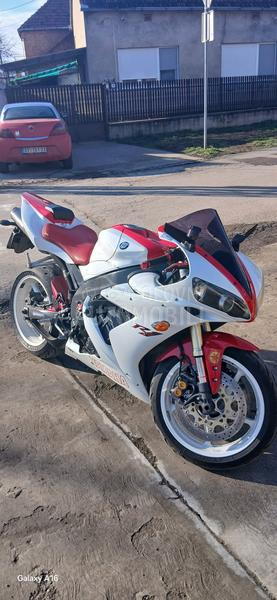 Yamaha R1