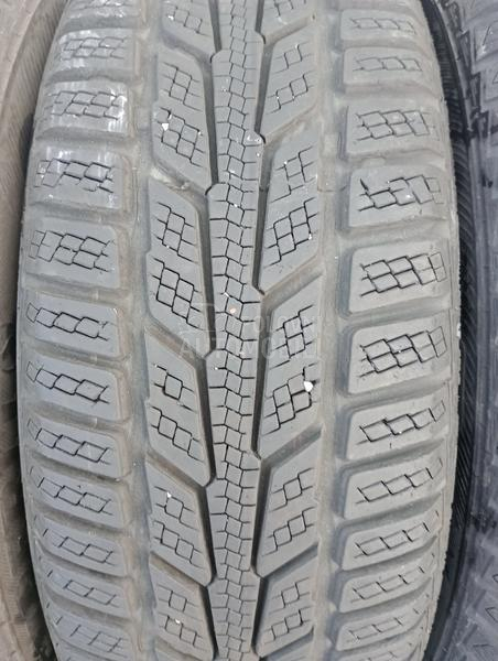 Semperit 185/60 R15 Zimska